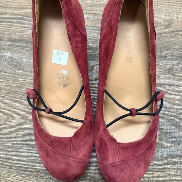 Ziera size 8 NWOT suede pumps with Rounded Toe and Modest Heel- Mary Jane hook - Picture 2 of 13
